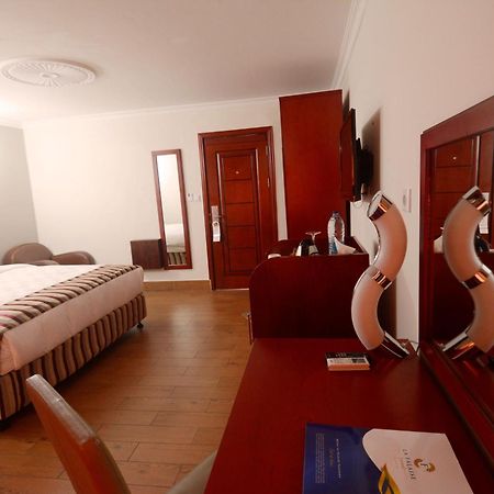 Hotel La Falaise Yaoundé Eksteriør billede