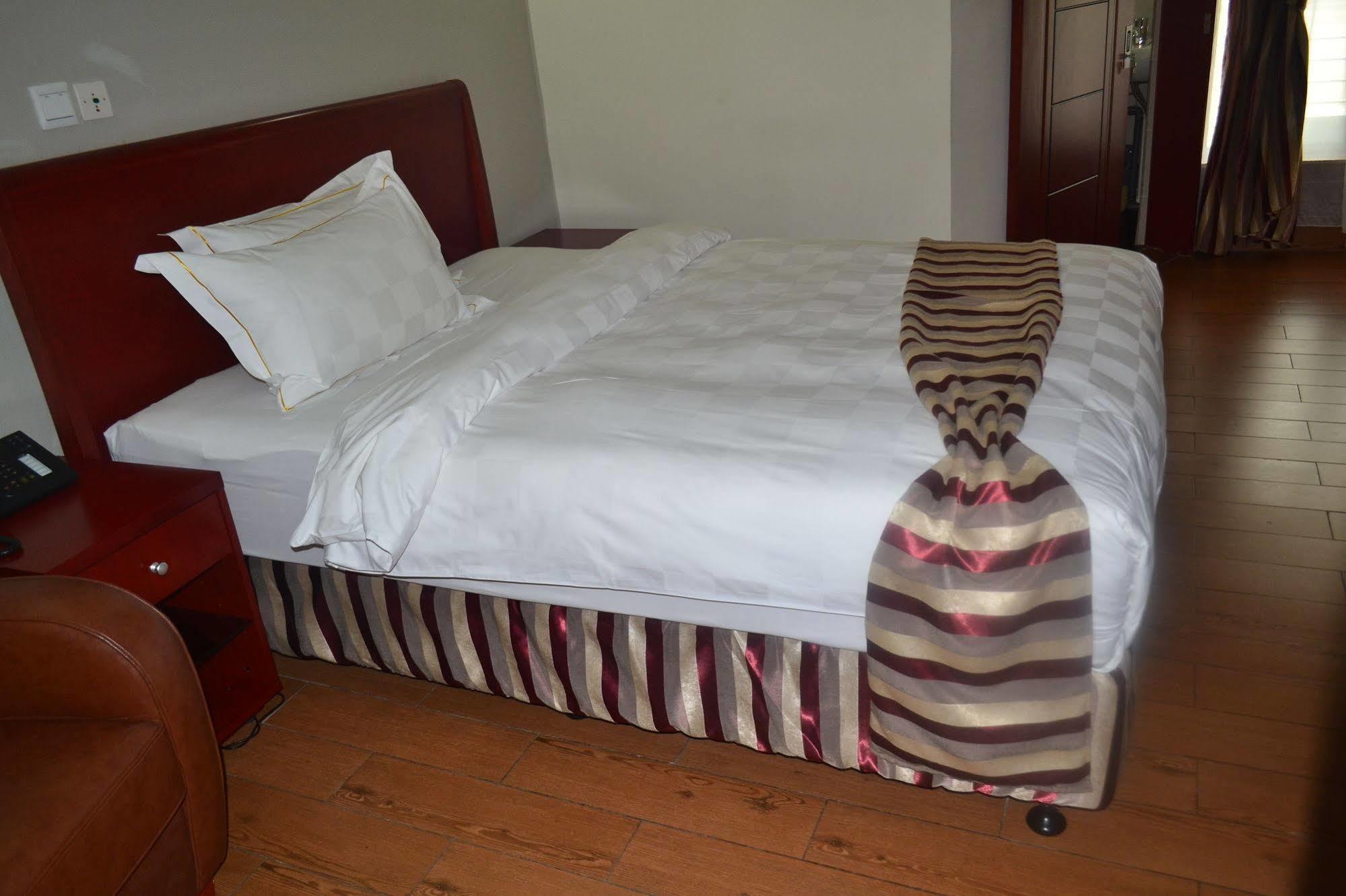 Hotel La Falaise Yaoundé Eksteriør billede