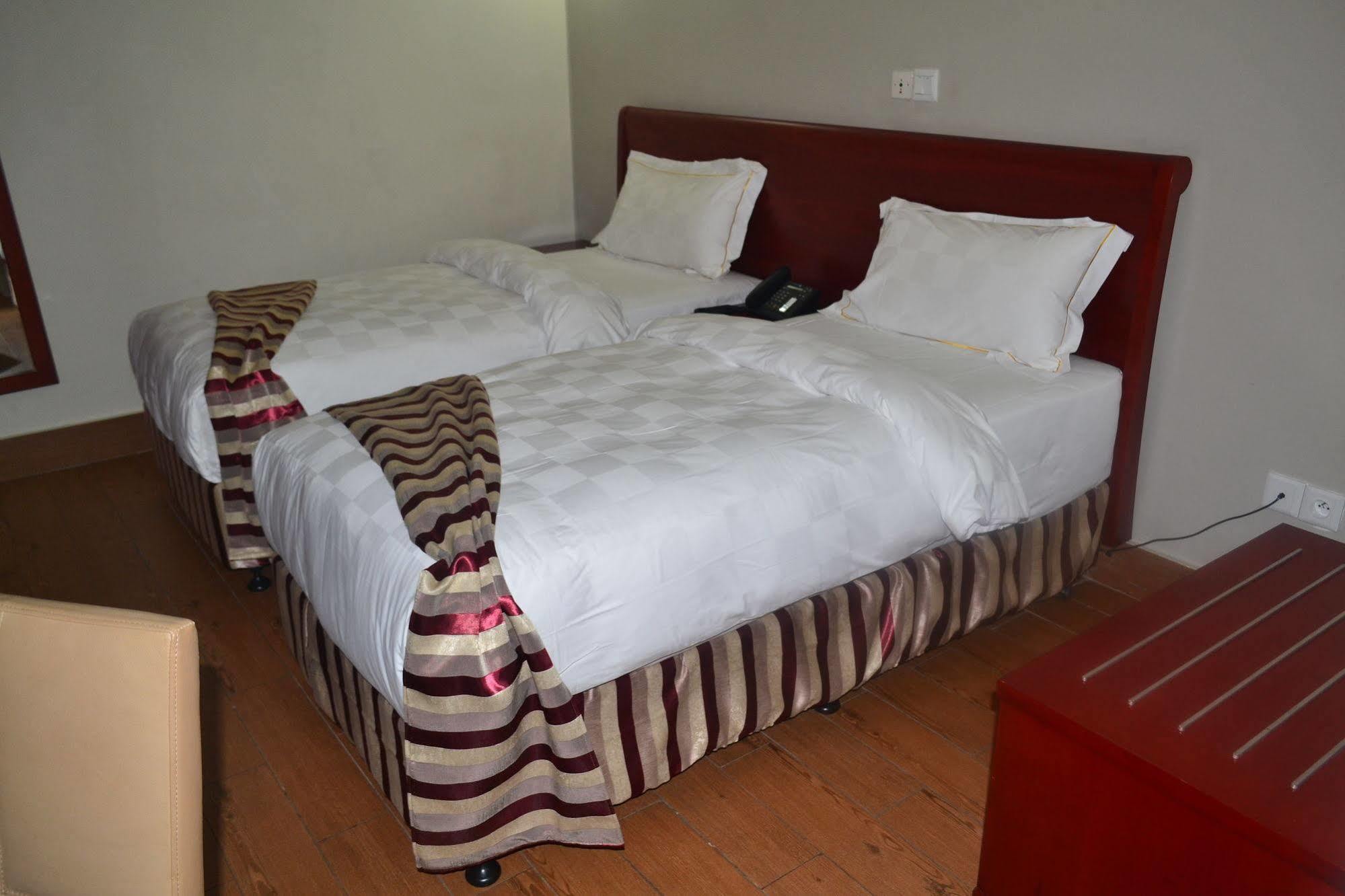 Hotel La Falaise Yaoundé Eksteriør billede