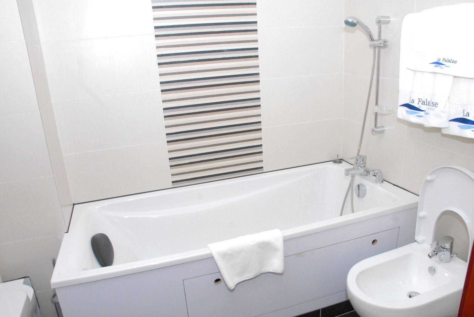 Hotel La Falaise Yaoundé Eksteriør billede