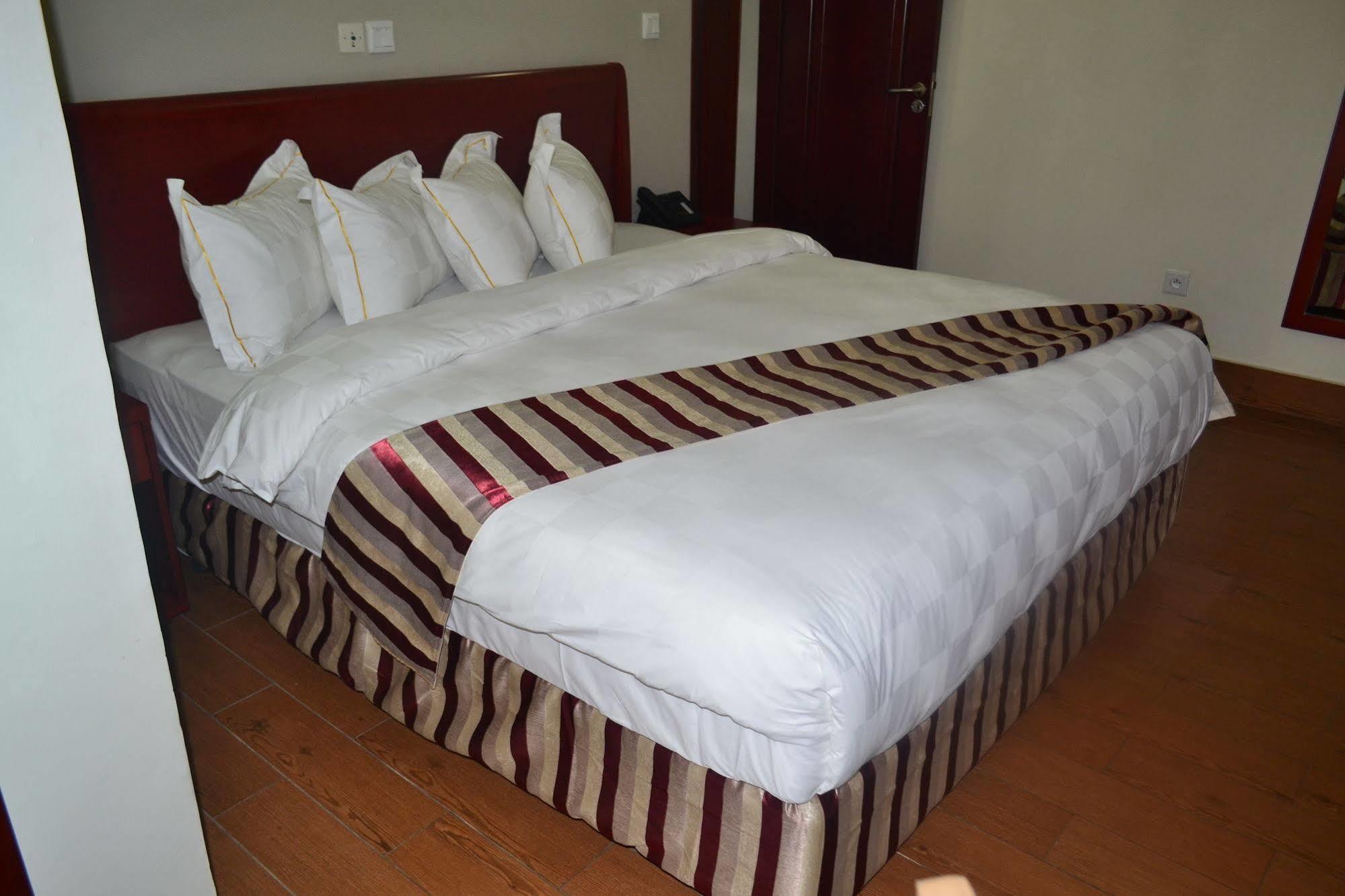 Hotel La Falaise Yaoundé Eksteriør billede